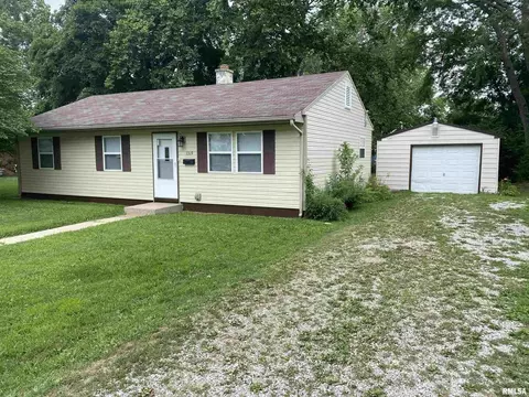 1319 Short St, Centralia, IL 62801 photo 3
