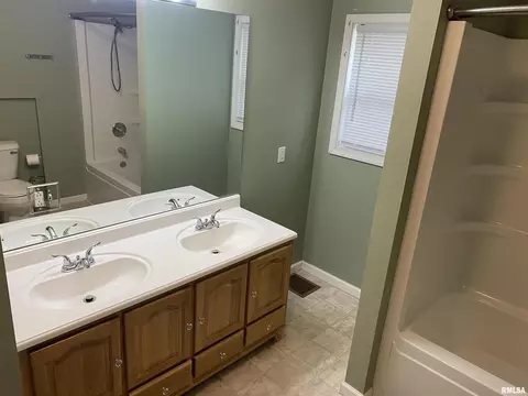 1319 Short St, Centralia, IL 62801 photo 25