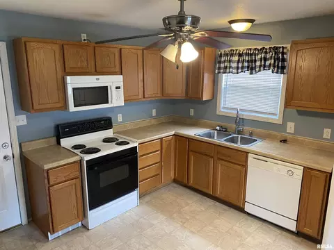 1319 Short St, Centralia, IL 62801 photo 14