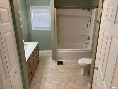 1319 Short St, Centralia, IL 62801 photo 24