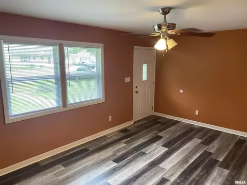 1319 Short St, Centralia, IL 62801 photo 10