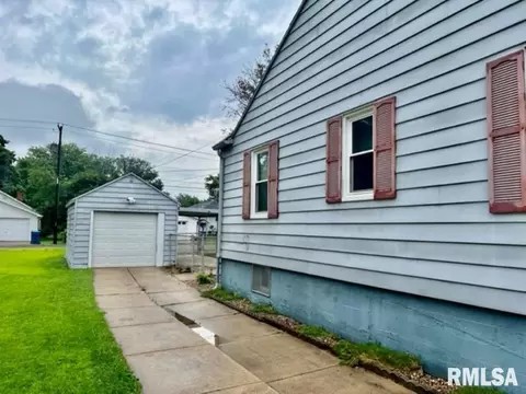 1020 E 2nd St, Centralia, IL 62801 photo 3