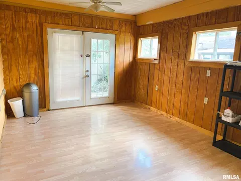 704 Davidson St, Eldorado, IL 62930 photo 11