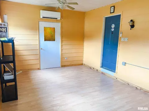 704 Davidson St, Eldorado, IL 62930 photo 12