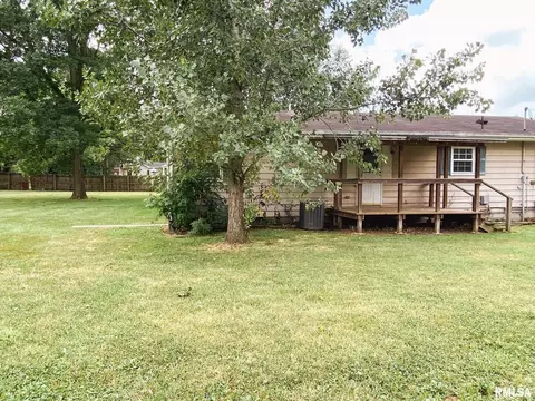 704 Davidson St, Eldorado, IL 62930 photo 3