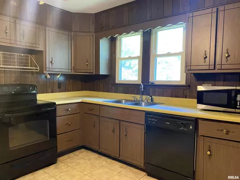712 S 18th St, Herrin, IL 62948 photo 8
