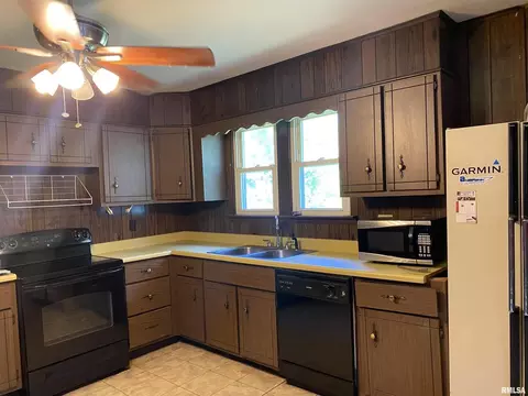 712 S 18th St, Herrin, IL 62948 photo 10