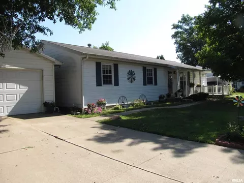 222 Lamar Dr, Salem, IL 62881 photo 2