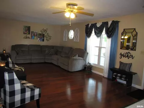 222 Lamar Dr, Salem, IL 62881 photo 7