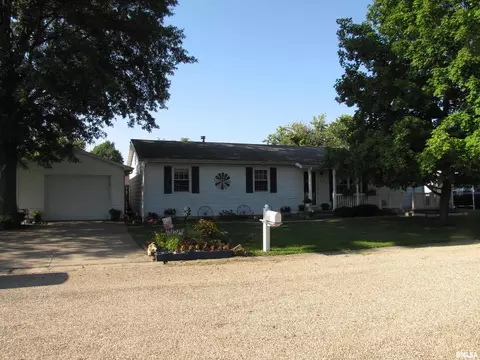222 Lamar Dr, Salem, IL 62881 photo 1