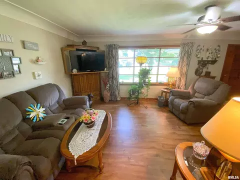 844 W 6th St, Flora, IL 62839 photo 7