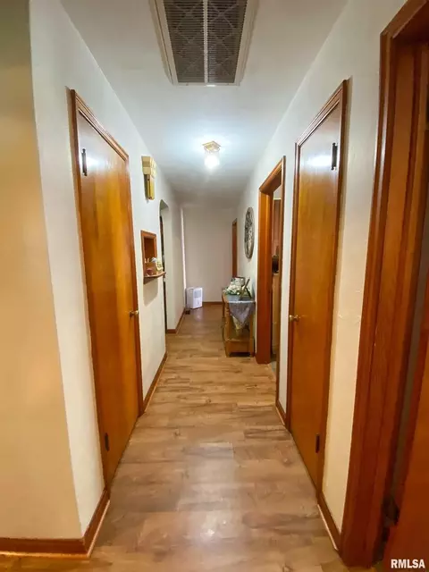 844 W 6th St, Flora, IL 62839 photo 28