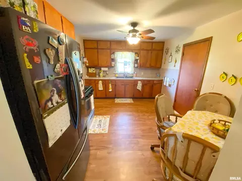 844 W 6th St, Flora, IL 62839 photo 15