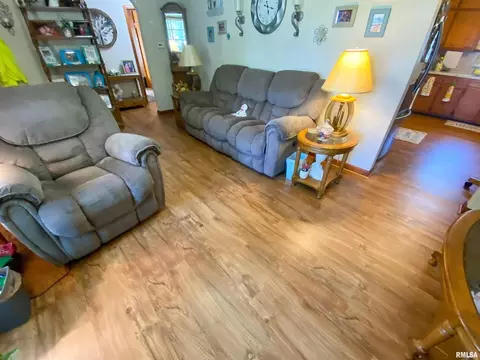 844 W 6th St, Flora, IL 62839 photo 12