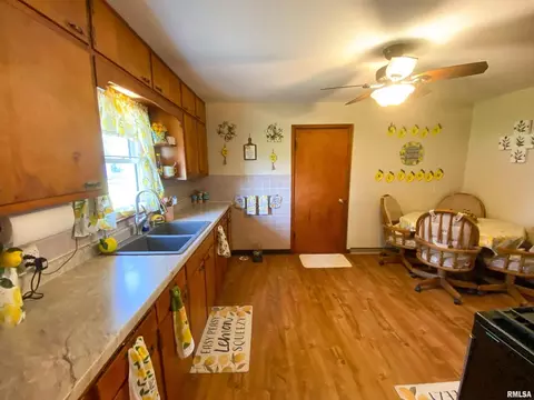 844 W 6th St, Flora, IL 62839 photo 21