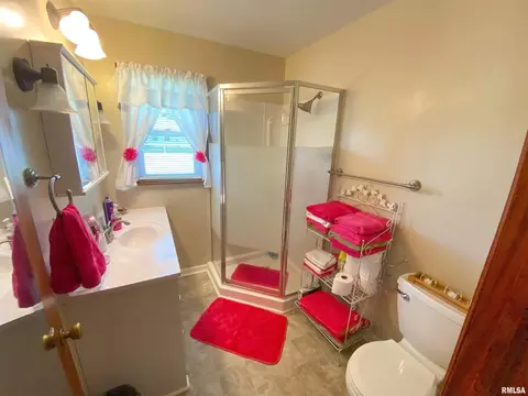 844 W 6th St, Flora, IL 62839 photo 40