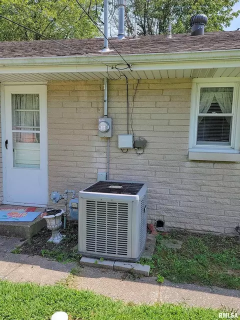 844 W 6th St, Flora, IL 62839 photo 43