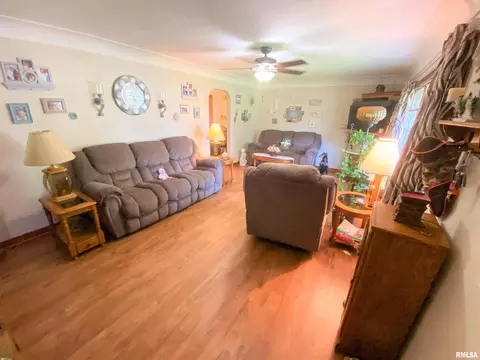 844 W 6th St, Flora, IL 62839 photo 8