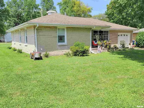844 W 6th St, Flora, IL 62839 photo 1