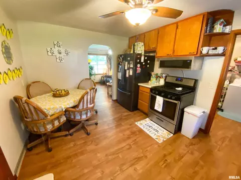 844 W 6th St, Flora, IL 62839 photo 17
