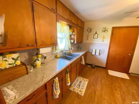 844 W 6th St, Flora, IL 62839 photo 22