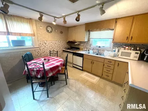 639 E 11th St, Centralia, IL 62801 photo 6