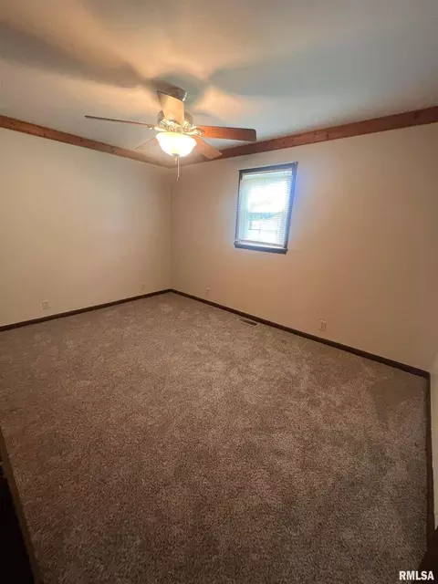 708 S State St, Christopher, IL 62822 photo 14