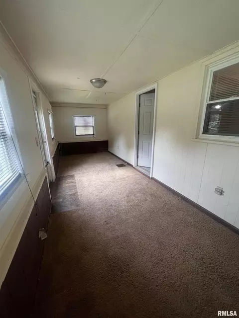 708 S State St, Christopher, IL 62822 photo 2