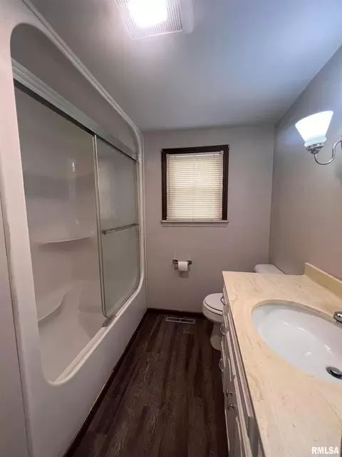 708 S State St, Christopher, IL 62822 photo 10