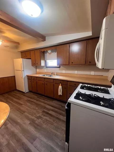 708 S State St, Christopher, IL 62822 photo 5
