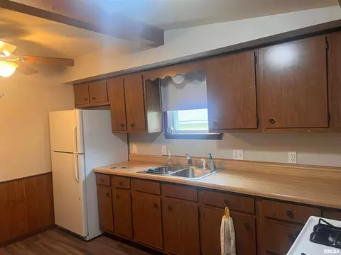 708 S State St, Christopher, IL 62822 photo 7