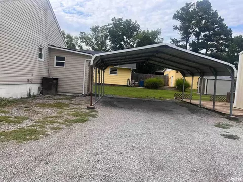 708 S State St, Christopher, IL 62822 photo 18