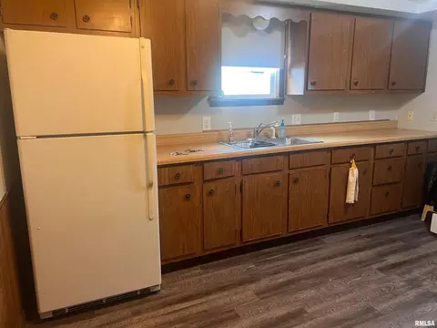 708 S State St, Christopher, IL 62822 photo 8