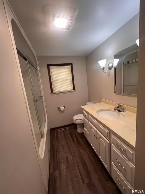 708 S State St, Christopher, IL 62822 photo 11