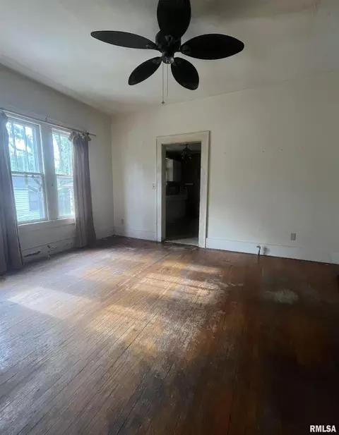 1216 E Broadway St, Centralia, IL 62801 photo 4