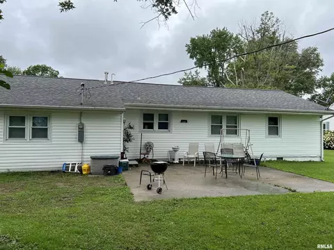 527 Tar Springs Dr, Carmi, IL 62821 photo 9