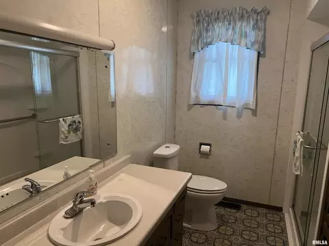 1107 W Cherry St, Marion, IL 62959 photo 14