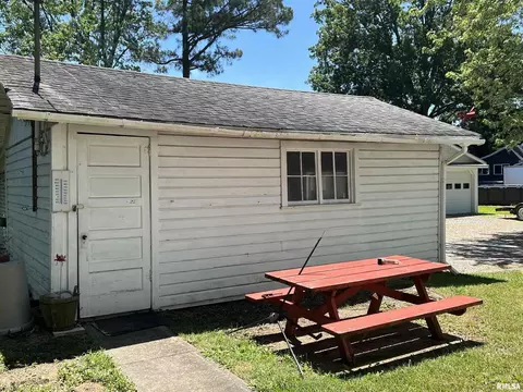 1107 W Cherry St, Marion, IL 62959 photo 3