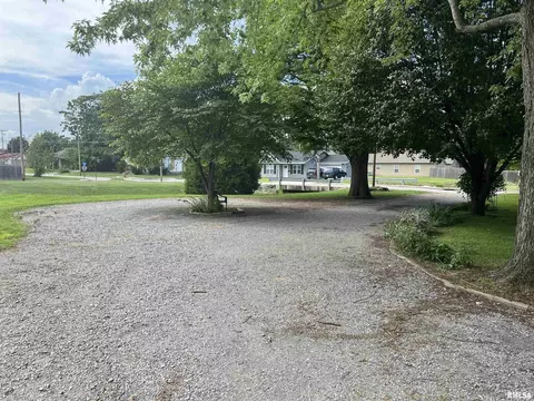 1107 W Cherry St, Marion, IL 62959 photo 8