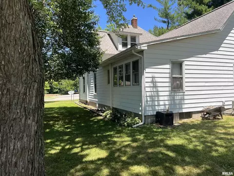 1107 W Cherry St, Marion, IL 62959 photo 4