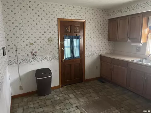 1107 W Cherry St, Marion, IL 62959 photo 12