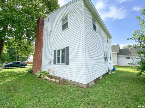 151 Willow St, Flora, IL 62839 photo 4