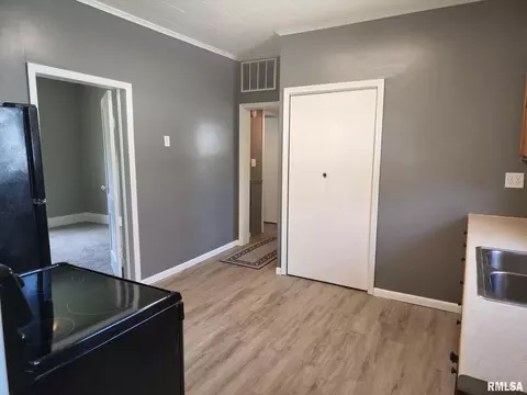 711 S Thomas St, Christopher, IL 62822 photo 9