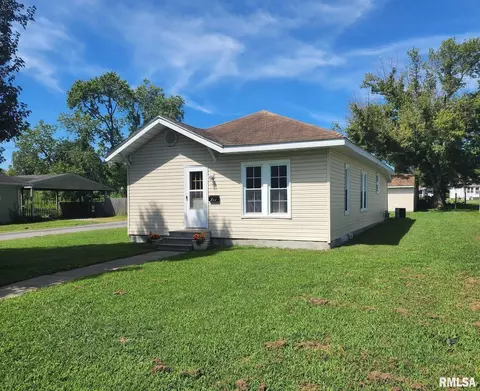 711 S Thomas St, Christopher, IL 62822 photo 1