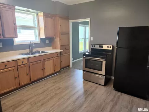 711 S Thomas St, Christopher, IL 62822 photo 10