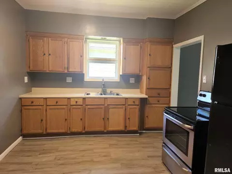 711 S Thomas St, Christopher, IL 62822 photo 11