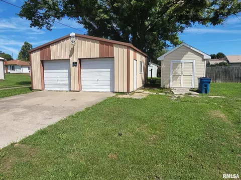 711 S Thomas St, Christopher, IL 62822 photo 5