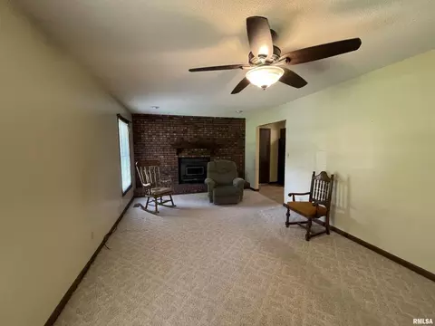 2310 Spring Ln, Marion, IL 62959 photo 4