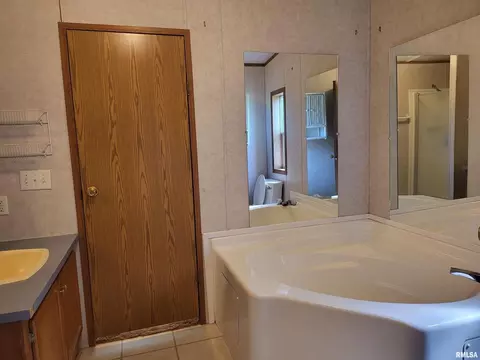 1609 Smith St, Eldorado, IL 62930 photo 21