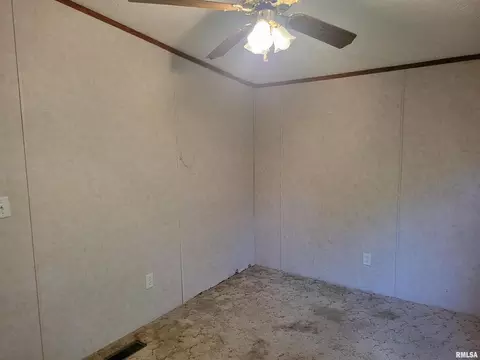 1609 Smith St, Eldorado, IL 62930 photo 14